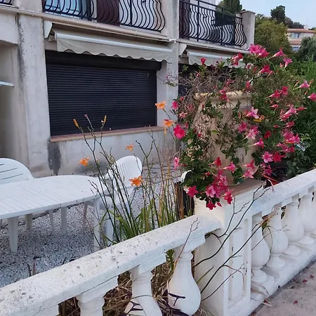 홈스테이 Villa Les Oliviers *